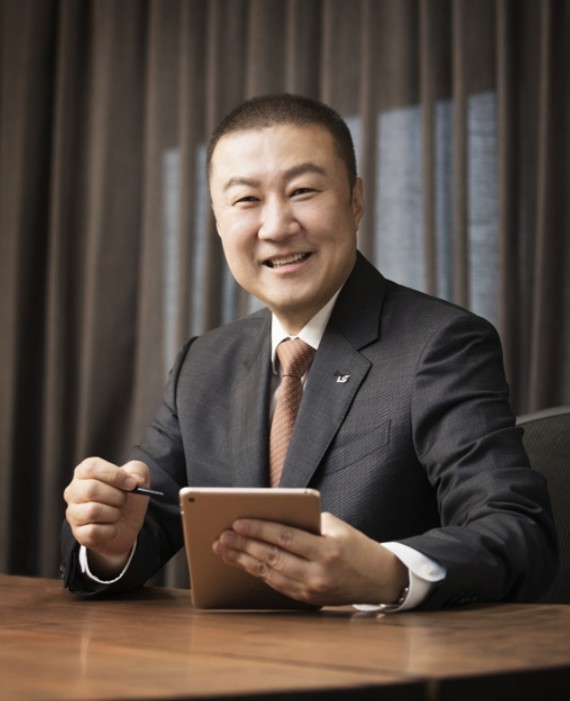 ▲구자은 LS 회장이 지난해 LS에서 약 70억원의 보수를 받은 것으로 나타났다. ⓒ LS