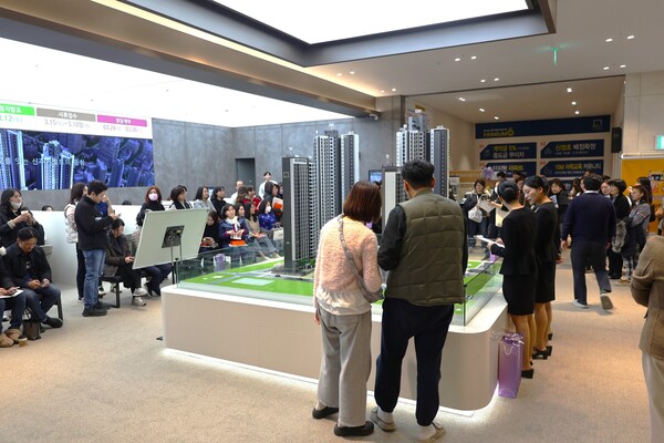 ▲동부건설 문수로 센트레빌 에듀리체 견본주택. ⓒ동부건설