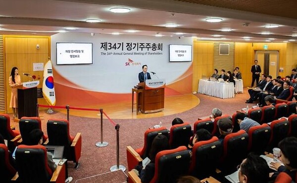 ▲최태원 SK그룹 회장이 지주사 SK 사내이사로 재선임돼 책임경영에 나선다.  ⓒ SK