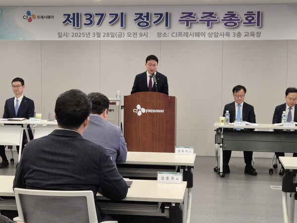 ▲이건일 CJ프레시웨이 대표는 28일 서울 마포구 CJ프레시웨이 상암사옥에서 열린 제37기 정기주주총회에서 "온오프라인 식자재 유통 경쟁력으로 초격차를 달성할 것"이라고 강조했다. ⓒCJ프레시웨이