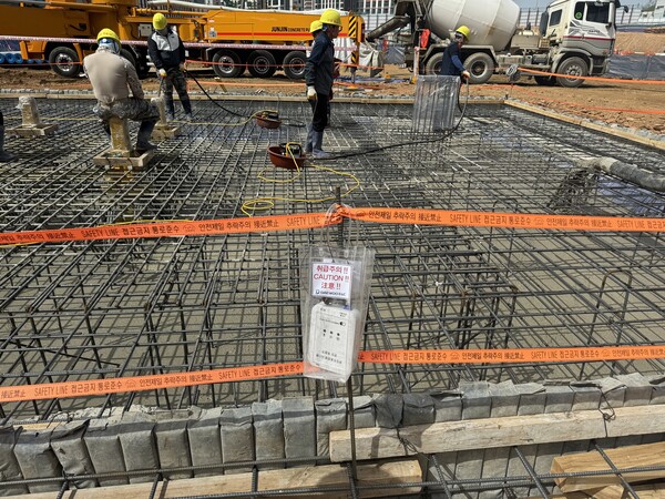 ▲운정신도시 3지구 A-8 블록 현장에 적용된 온도이력 추종 양생시스템. ⓒ대우건설