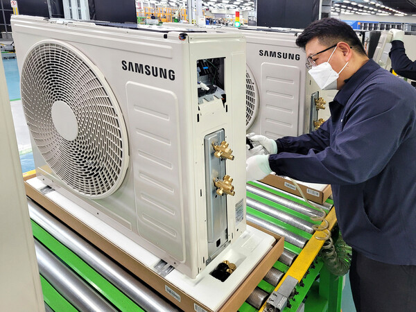 ▲삼성전자가 에어컨 수요에 신속하게 대응하기 위해 AI 에어컨 생산라인을 풀가동하고 있다 ⓒ삼성전자