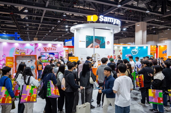 ▲방문객의 줄이 길게 서있는 라면박람회 삼양식품 부스. ⓒ삼양식품