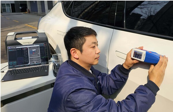 ▲칼라나비플러스 시연하는 모습. ⓒKCC