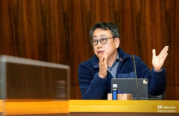 ▲유영상 SK텔레콤 대표이사 사장이 지난 7일 신임 팀장과의 대화 자리에서 발언하고 있다.ⓒSK텔레콤