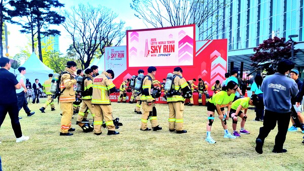 ▲오후 3시께 달릴 준비를 하고 있는 소방관들. ⓒ박현주 기자