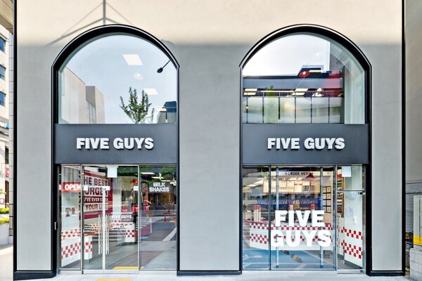 ▲파이브가이즈 압구정 7호점 매장 전경. ⓒ에프지코리아