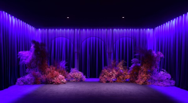 ▲아크로 주택전시관 1층 리셉션 전경. ⓒDL이앤씨