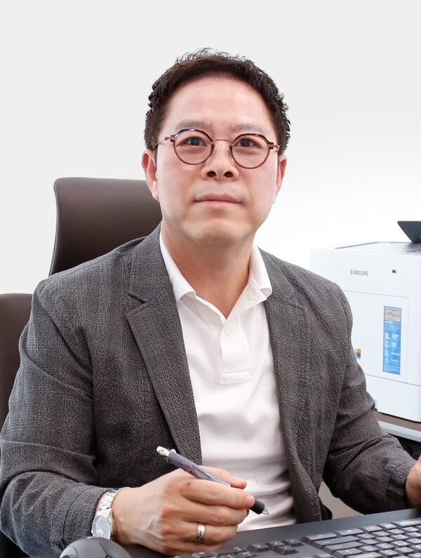 ▲박상영 대한언론인회 공정보도심의위원회 공동대표는 "유사언론 문제는 외부의 감시나 규제만으로는 해결할 수 없다. 언론계 자체적으로 저널리즘의 가치를 되새기고, 점검하는 노력이 필요하다"고 강조했다. ⓒSR타임스