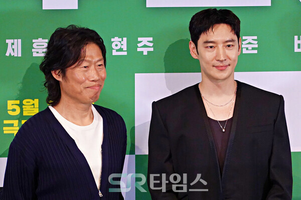 ▲'소주전쟁' 기자간담회에 참석한 유해진(사진 왼쪽)과 이제훈. ⓒ심우진 기자