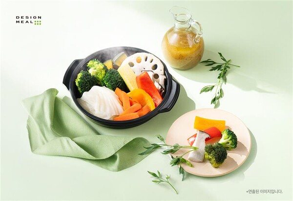 ▲물을 사용하지 않고 조리해 채소 본연의 맛을 살린 웜 샐러드 디자인밀 ‘무수분 찜샐러드’ⓒ