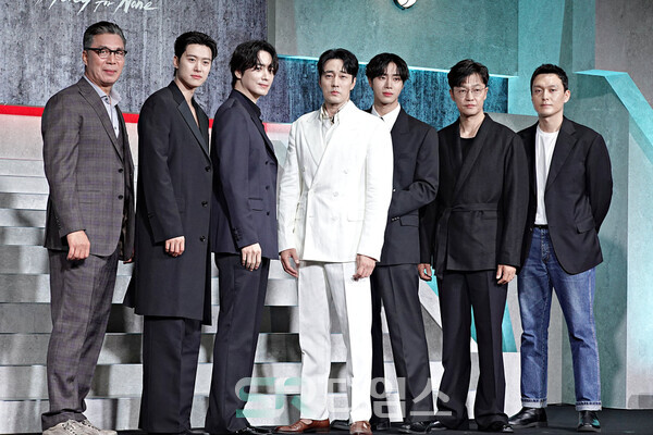 ▲'광장' 제작발표회에 참석한 안길강, 공명, 이준혁, 소지섭, 추영우, 조한철, 최성은 감독(사진 왼쪽부터). ⓒ심우진 기자