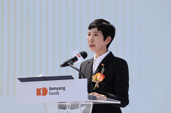 ▲김정수 삼양식품 부회장인 11일 밀양에서 열린 제2공장 준공식에서 기념사를 전하고 있다. ⓒ삼양식품