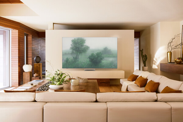 ▲삼성전자 2025년형 Neo QLED 8K(모델명 QNF990), 작품은 이기봉 작가의 'Illusion Code from Zero'. ⓒ삼성전자