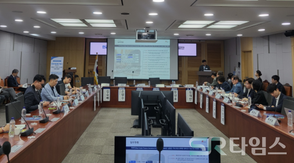 ▲황세은 리파인 상무가 ‘AI를 활용한 소비자 보호’ 주제로 프레젠테이션을 하고 있다. ⓒ최나리 기자