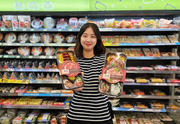 ▲CU가 초복(7월 20일)을 앞두고 장어와 훈제 오리 보양 간편식 2종을 출시한다. ⓒBGF리테일