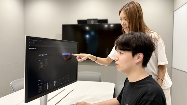 ▲CJ AI실 직원들이 밀스톤 큐를 활용해 테스트 영상을 편집하고 있다. ⓒCJ