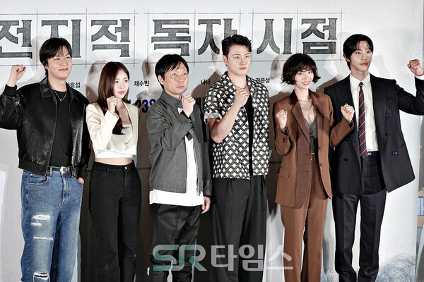 ▲'전지적 독자 시점' 기자간담회에 참석한 이민호, 채수빈, 김병우 감독, 신승호, 나나, 안효섭(사진 왼쪽부터). ⓒ심우진 기자