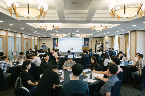 ▲서울시의회 김용호 의원이 '제1회 2025 서울 ESG 경영포럼' 에서 축사를 하고 있다. ⓒ서울시의회