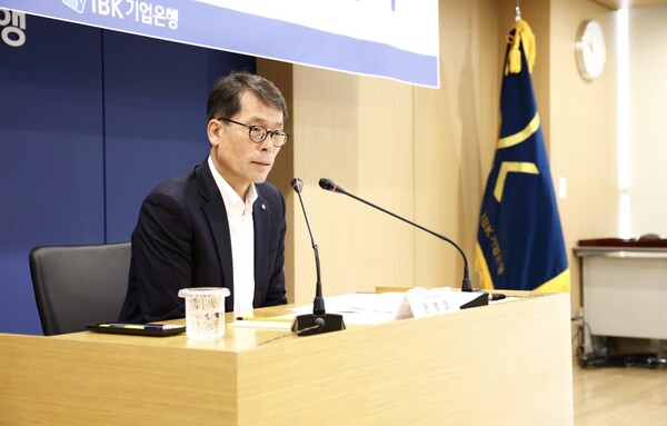 ▲25일 인천 남동구에 위치한 인천지역본부에서 김성태 IBK기업은행장이 전국 영업점장 회의를 진행하고 있는 모습 ⓒ기업은행