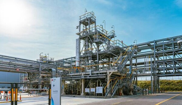 ▲포스코홀딩스가 2분기 연결기준 매출 17조5,560억원, 영업이익 6,070억원, 순이익 840억원의 실적을 거뒀다고 발표했다.  ⓒ포스코홀딩스