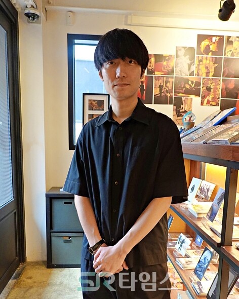 ▲서울 마포구 카페에서 기자와 만난 오쿠야마 요시유키 감독. ⓒ심우진 기자