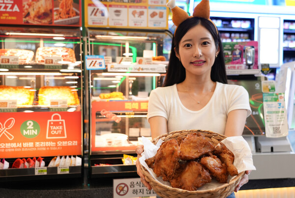 ▲세븐일레븐이 한 마리 사이즈인 '한도초과 옛날통닭'을 출시한다. ⓒ세븐일레븐