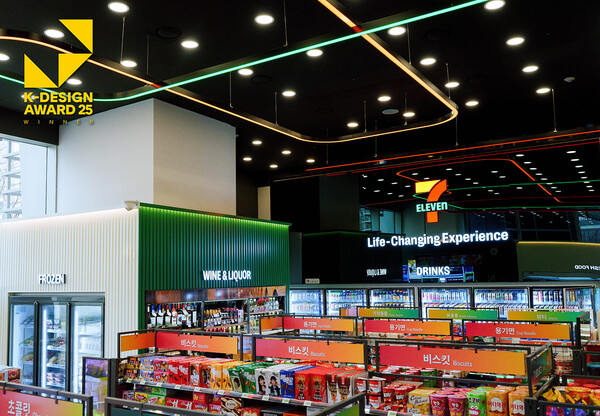 ▲편의점 세븐일레븐의 차세대 가맹 모델 ‘뉴웨이브(New Wave)’가 2025 K-디자인어워드에서 위너(WINNER)를 수상했다. ⓒ세븐일레븐