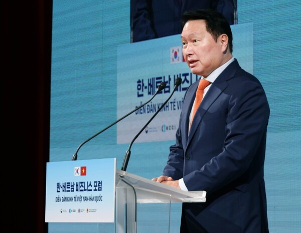 ▲ 최태원 대한상공회의소 회장(SK 회장)은 12일 한국과 베트남 상호 경제 교류와 관련해 "급변하는 환경 속에서 한국과 베트남은 연대와 협력으로 새로운 성장 동력을 발굴해 돌파구를 마련해야 한다."고 강조했다.  ⓒ 대한상의