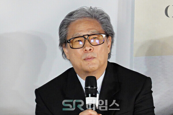 ▲'어쩔수가없다' 제작발표회에 참석한 박찬욱 감독. ⓒ심우진 기자