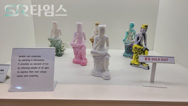 ▲품절된 반가사유상 굿즈. 반가사유상의 자세는 멈춤과 나아감을 반복하며 깨달음에 이르는 사유 과정의 한순간을 보여준다는 의미를 담고 있다. ⓒ박현주 기자