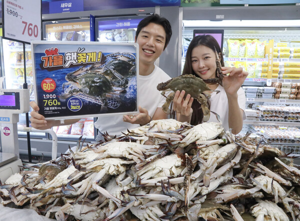 ▲이마트가 8월 21~24일 4일간 ‘가을 햇 꽃게’ 100g을 신세계포인트 적립시 최대 60% 할인한 788원에 판매한다. ⓒ이마트