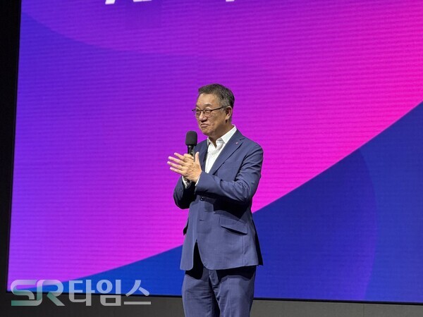 ▲현신균 LG CNS 사장이 25일 LG사이언스파크에서 열린 'AX 미디어데이'에서 환영사를 하고 있다. ⓒ윤서연 기자