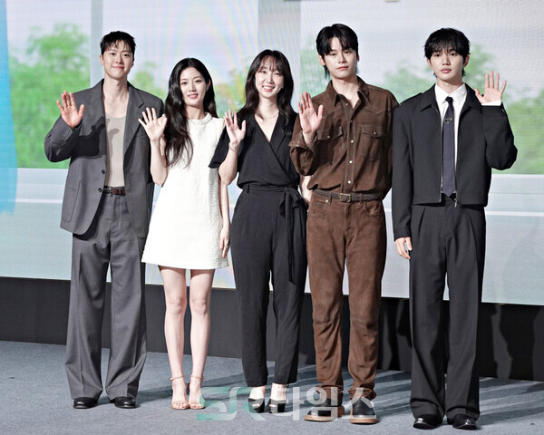 ▲'고백의 역사' 제작보고회에 참석한 공명, 신은수, 남궁선 감독, 차우민, 윤상현(사진 왼쪽부터). ⓒ심우진 기자