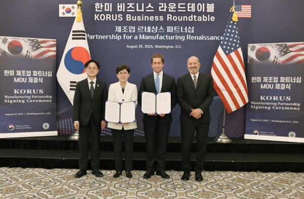 ▲왼쪽부터 김정관 산업통상자원부 장관, 최연혜 가스공사 사장, 리차드 홀텀(Richard Holtum) 트라피구라 사장, 하워드 러트닉(Howard Lutnick) 미국 상무부 장관 ⓒ 한국가스공사