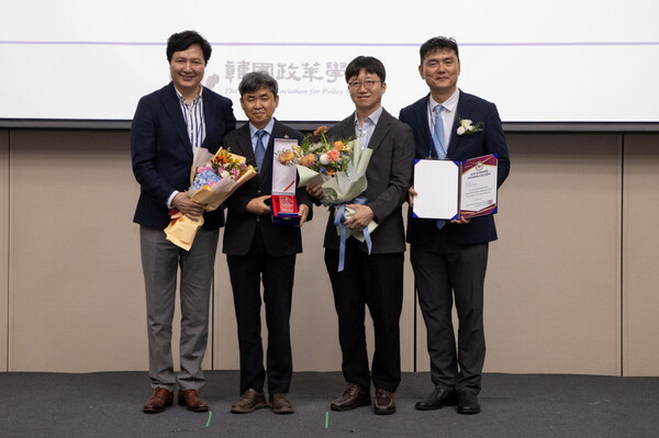 ▲한국가스공사는 ‘2025년 제4회 한국 ESG 혁신정책 대상’ 시상식에서 ‘환경 부문 우수상’을 수상했다. ⓒ가스공사