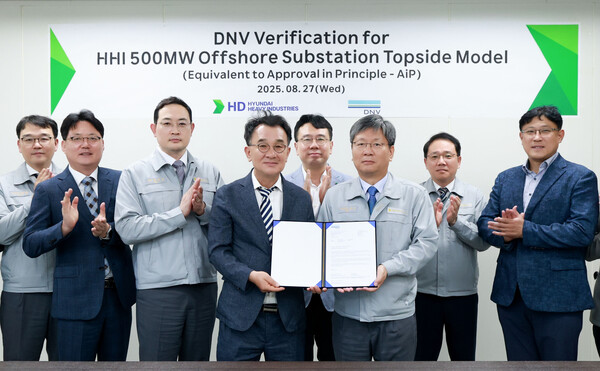 ▲HD현대중공업이 노르웨이선급(DNV)으로부터 자체 개발한 500MW급 해상변전소(OSS, Offshore Substation) 모델에 대한 국제 설계 검증서(Verification Letter)를 획득했다. ⓒHD현대중공업