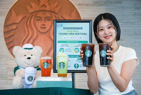 ▲스타벅스가 1,500만 회원 달성 앞두고 '역대 최대 규모 감사 이벤트'를 9월 한 달 동안 전개한다. ⓒ스타벅스