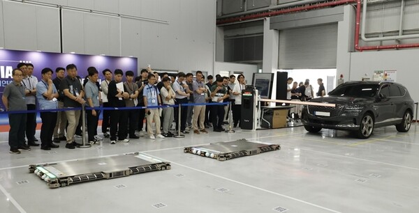 ▲현대위아가 28일 경기 의왕시 현대위아 의왕연구소에서 자사가 개발한 주차로봇을 시연하고 있다. ⓒ현대위아