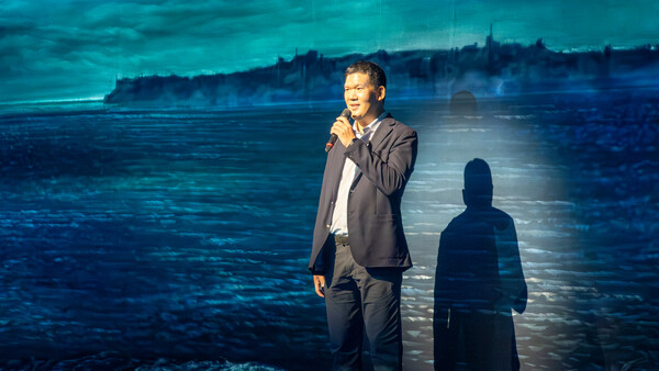 ▲허윤홍 대표가 뮤지컬 관람에 앞서 관람객들에 인사말을 전하고 있다. ⓒGS건설