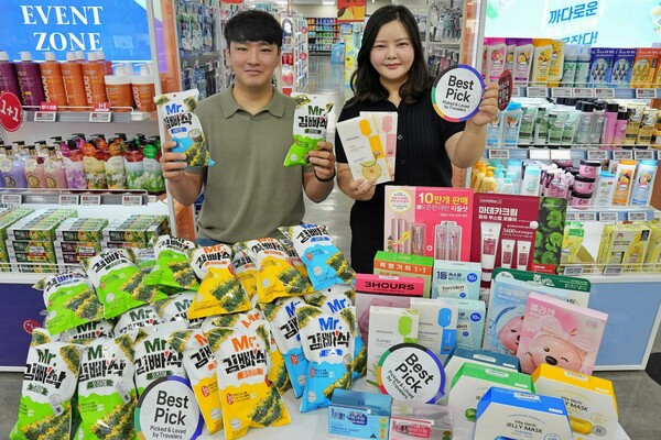 ▲김 스낵 신상품 Mr.김빠삭·K뷰티 상품 홍보 모습. ⓒ롯데마트