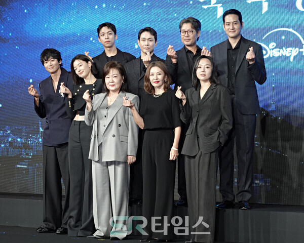 ▲'북극성' 제작발표회에 참석한 강동원, 전지현, 오정세, 김해숙, 유재명, 이미숙, 박해준, 이상희, 주종혁(사진 완쪽부터). ⓒ심우진 기자