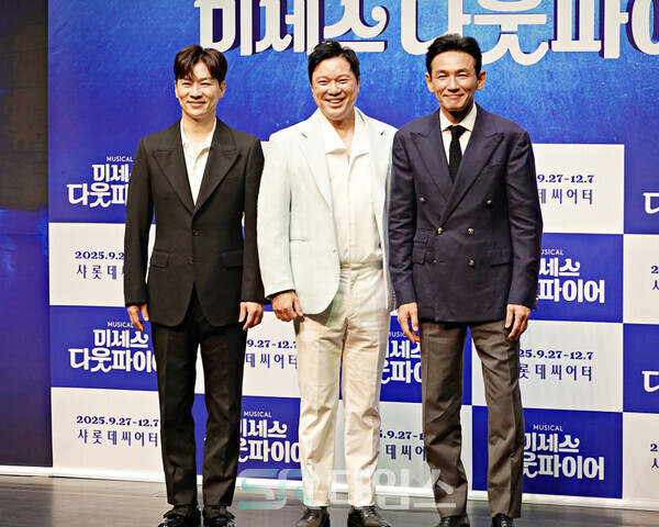 ▲뮤지컬 '미세스 다웃파이어' 제작발표회에 참석한 황정민, 김다현, 정상화, 김태희, 설가은, 린아, 정상훈, 이지훈(사진 왼쪽부터). ⓒ심우진 기자