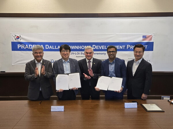 ▲(사진 왼쪽부터) 정원주 대우건설 회장, 한승 대우건설 해외사업단장, 데이비드 브리스톨 Prosper 시장, 프라사나 쿠마르 Orion RE Capital CEO, 전유훈 한강에셋자산운용 총괄대표. ⓒ대우건설