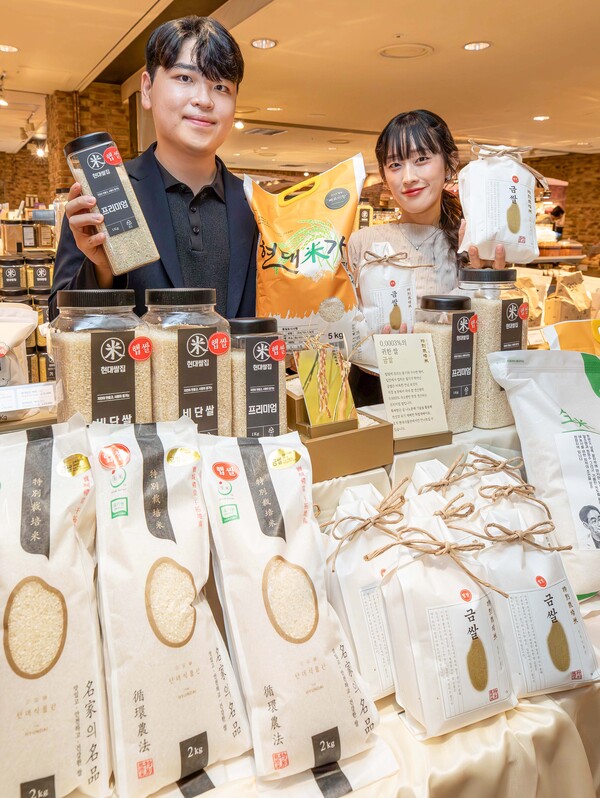 ▲7일 오전 압구정본점 지하 1층 식품관에서 햅쌀 제품을 소개하는 모습. ⓒ현대백화점