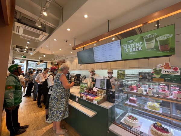 ▲CJ푸드빌이 운영하는 뚜레쥬르가 베트남에서 판매하는 말차 제품이 호응세다. 베트남 시장에서 검증된 맛·품질, 공장 생산역량을 바탕으로 앞으로 수출을 확대한다는 계획이다. ⓒCJ푸드빌