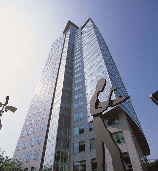 ▲애경산업 인수 우선협상자로 선정돼 생활용품·화장품 시장 진입을 본격화했고, 흥국생명을 앞세워 국내 최대 부동산 운용사인 이지스자산운용 인수전에 나서며 금융 부문 확대에도 힘을 싣고 있다. ⓒ 태광그룹 