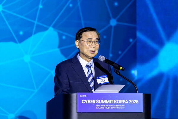 ▲이종석 국가정보원 원장이 9일 서울 강남구 코엑스에서 열린 글로벌 사이버 안보 콘퍼런스 '사이버 서밋 코리아 2025'에서 개회사를 하고 있다. ⓒ국가보안기술연구소
