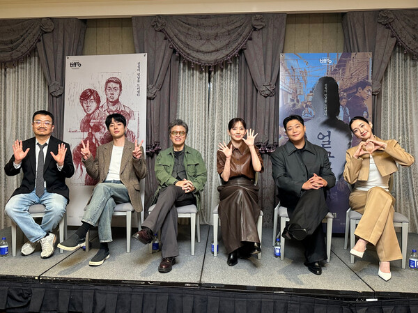 ▲'얼굴' 화상 기자간담회에 참석한 연상호 감독, 박정민, 권해효, 신현빈, 임성재, 한지현(사진 왼쪽부터). ⓒ플러스엠 엔터테인먼트