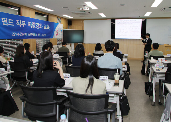 ▲Sh수협은행은 12일, 영업점 고객접점 최일선 업무책임자들에게 “금융상품 불완전판매를 원천 차단하고 금융소비자보호에 최우선 가치를 두어야 한다”는 노동진 수협중앙회장의 메시지를 전달했다고 밝혔다. ⓒSh수협은행